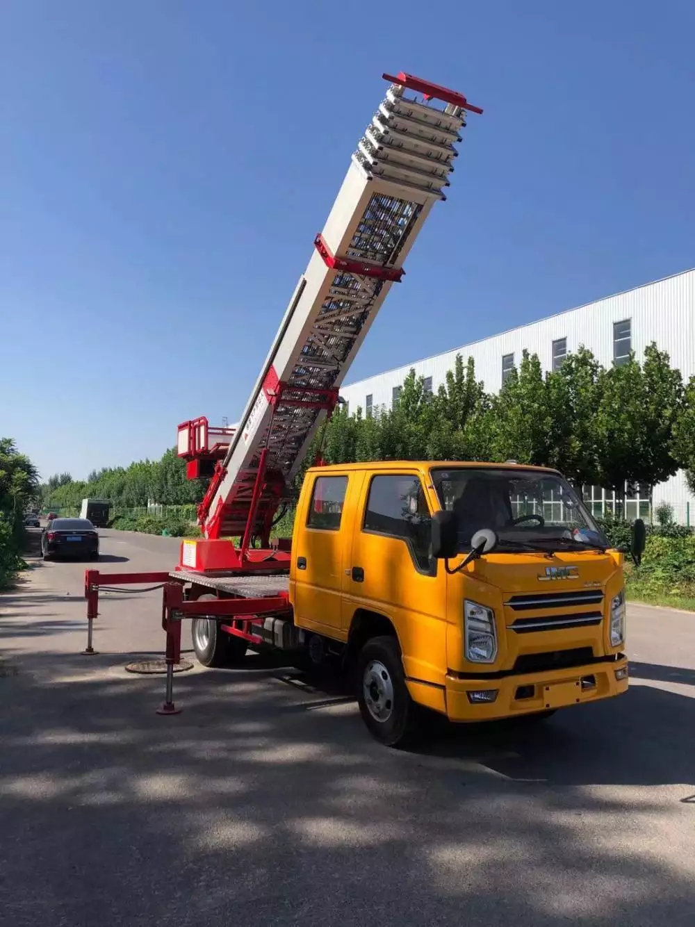 都匀附近的云梯车出租服务：轻松解决高空作业需求