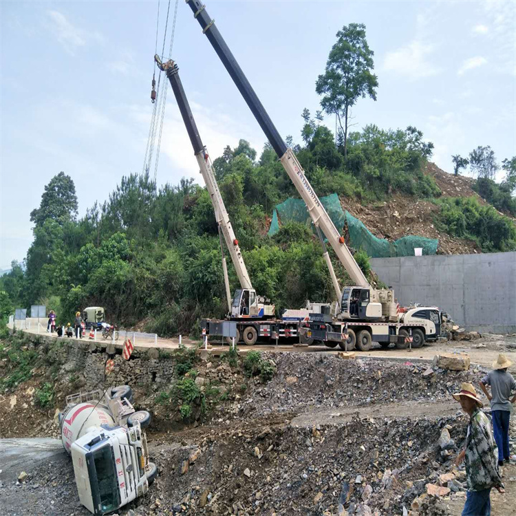 都匀汽车掉沟里叫吊车救援要多少钱
